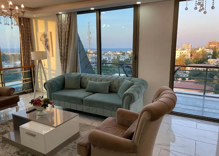 Elegant 2+1 Flat In The Heart Of Kyrenia + Wifi