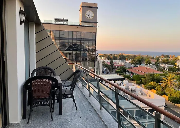 Elegant 2+1 Flat In The Heart Of Kyrenia + Wifi