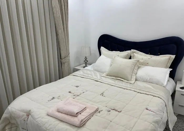 Elegant 2+1 Flat In The Heart Of Kyrenia + Wifi