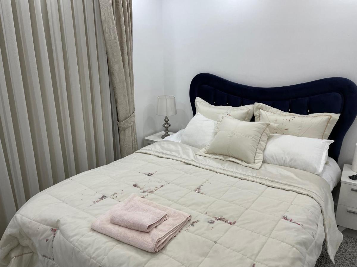 Elegant 2+1 Flat In The Heart Of Kyrenia + Wifi Apartman