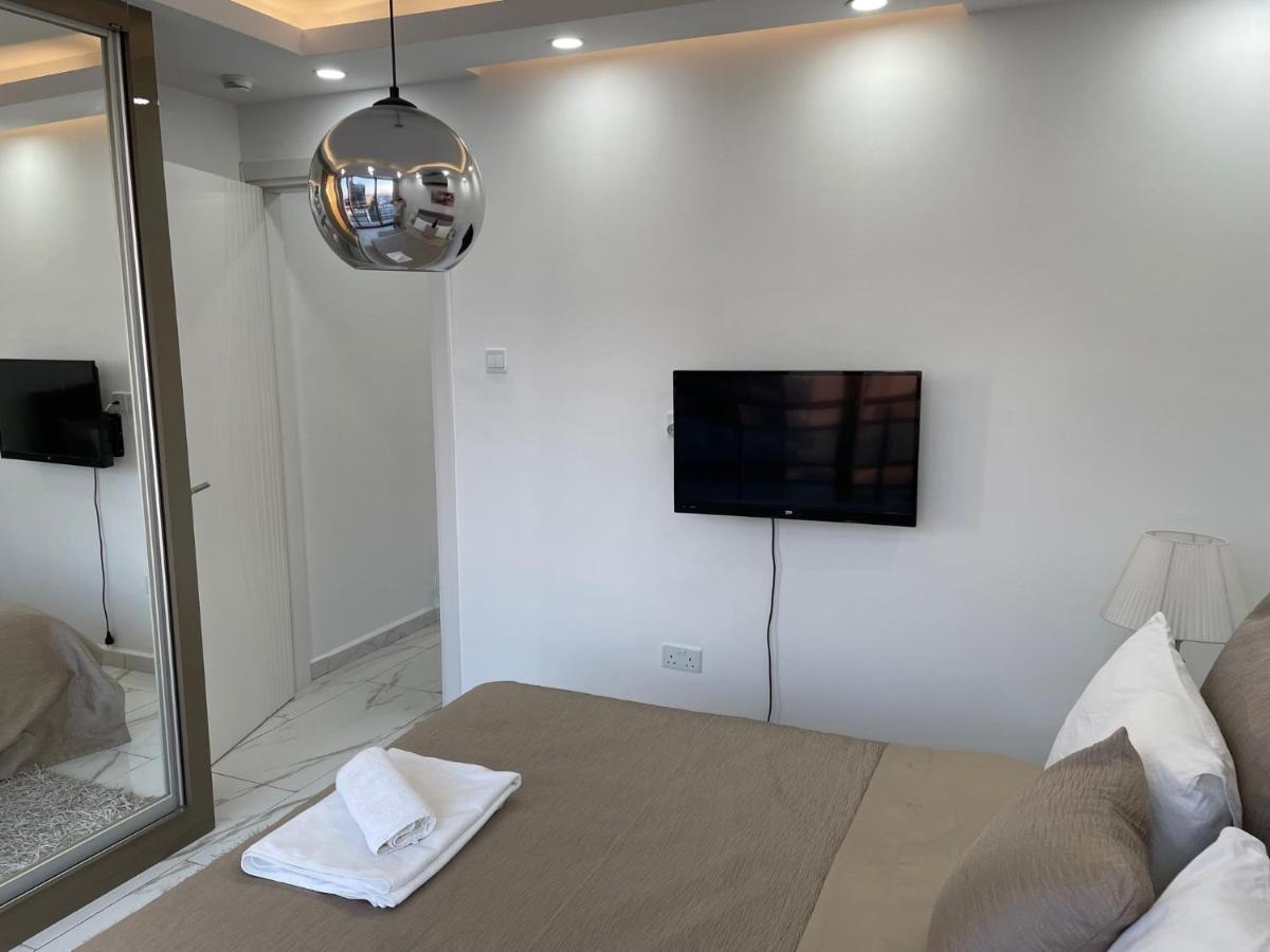 Apartman Elegant 2+1 Flat In The Heart Of Kyrenia + Wifi
